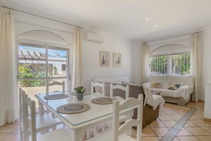 Dining - Holiday Home 'Chalet Fuente2 Shared Pool Family' with Shared Pool and Air Conditioning (Conil de la Frontera)