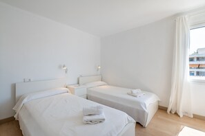 3 bedrooms, iron/ironing board, free WiFi, bed sheets - Apartment 'El Barco' with Balcony and Wi-Fi (Puerto Pollensa)