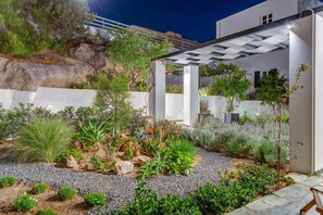 Property grounds - Villa 'Mare' with Sea View, Wi-Fi and Air Conditioning (Finikas)