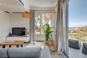 TV - Villa 'Mare' with Sea View, Wi-Fi and Air Conditioning (Finikas)