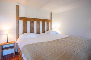 2 bedrooms, WiFi, bed sheets