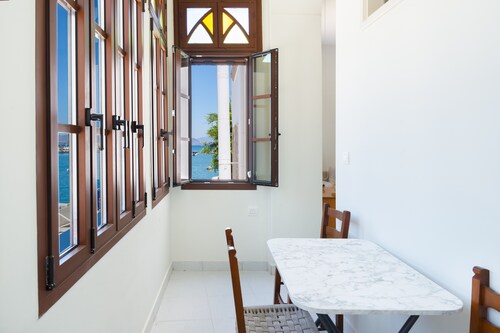 Apartment 'Port House' with Sea View, Wi-Fi and Air Conditioning