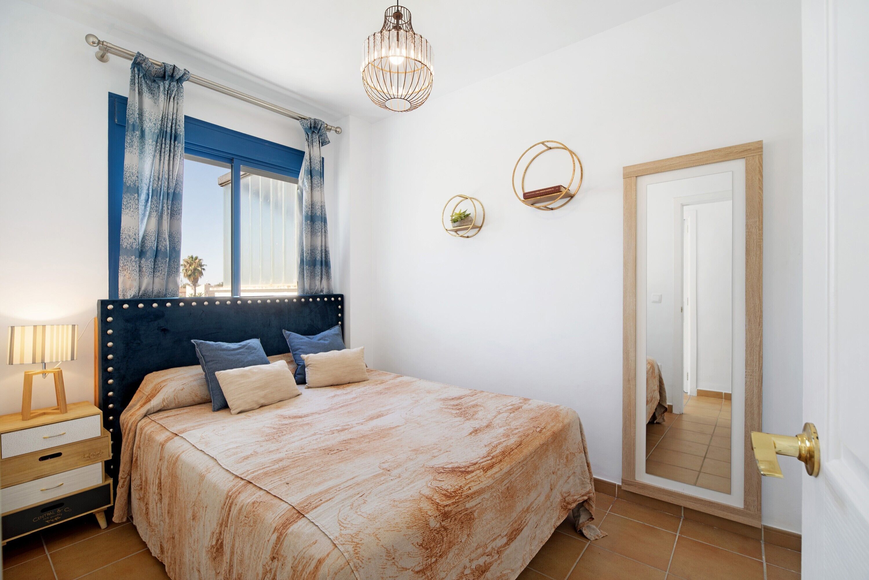 2 slaapkamers, een strijkplank/strijkijzer, beddengoed