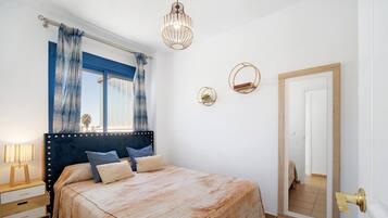2 slaapkamers, een strijkplank/strijkijzer, beddengoed