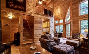 Living area - Mountain Memories - Cabin near Blue Ridge Parkway (Boone)