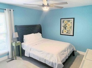 3 chambres, bureau, lit de bébé portatif, Wi-Fi