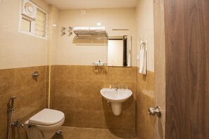 Shower, free toiletries, towels