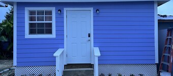 5 minutes from the Leonard Thompson International Airport.