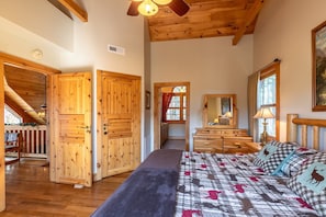 4 bedrooms, desk, iron/ironing board, WiFi
