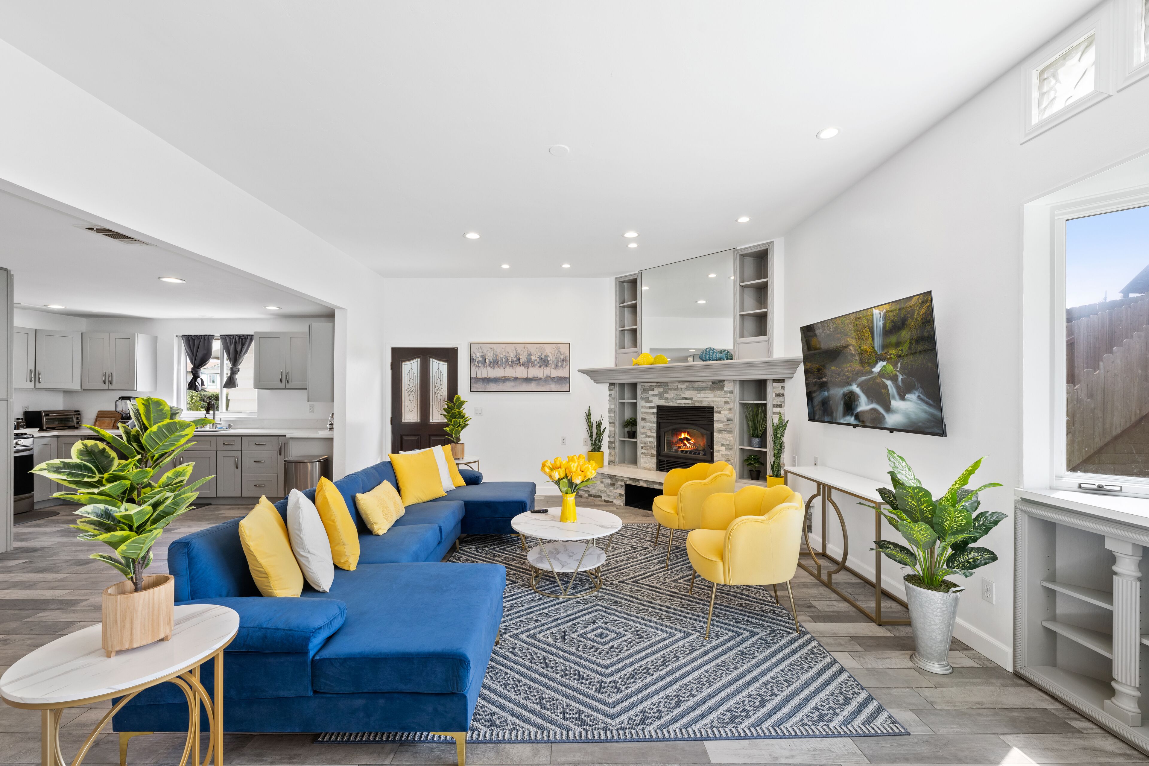 Huge Family Friendly Retreat! Centrally Located!