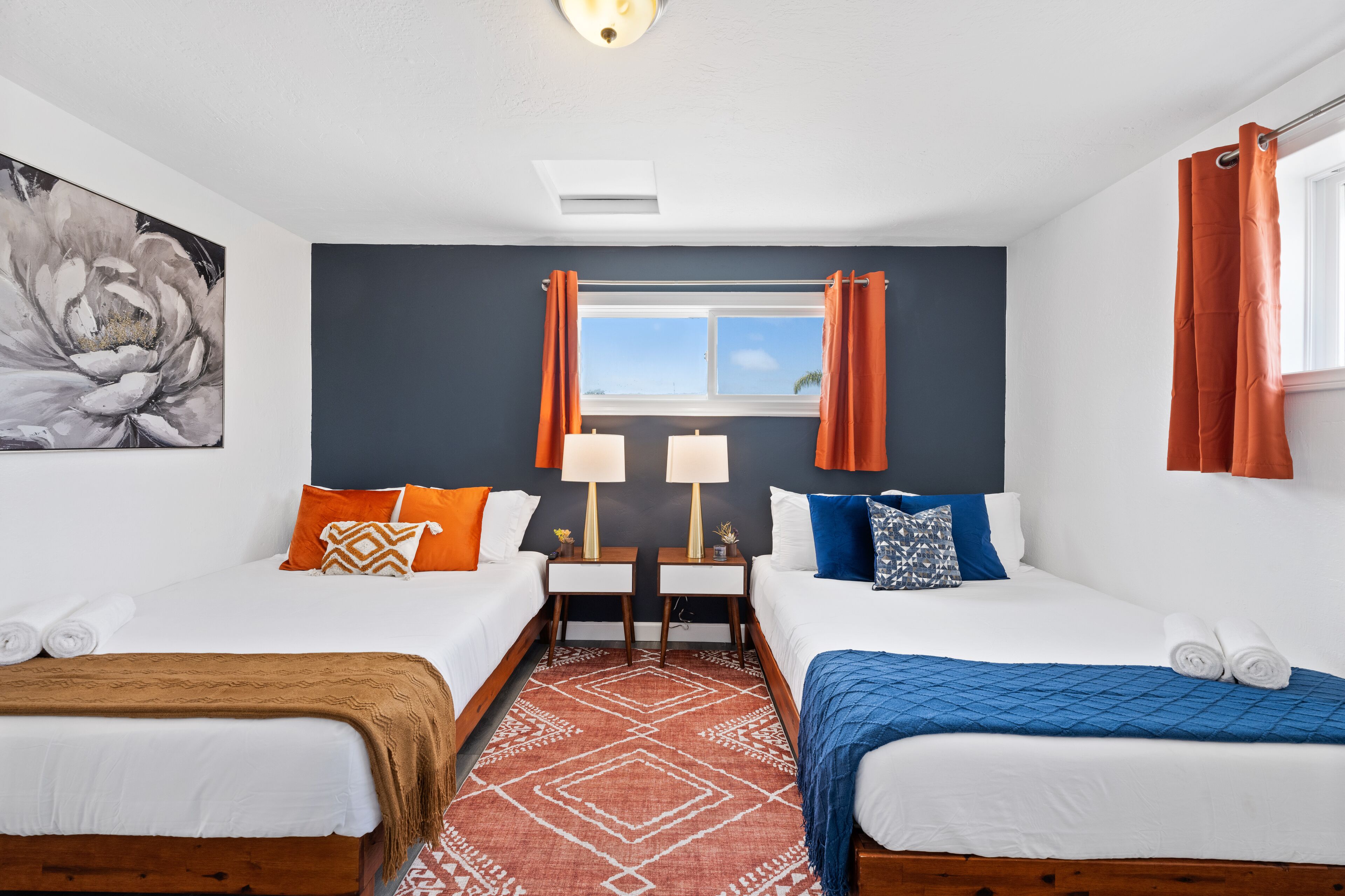 Huge Family Friendly Retreat! Centrally Located!