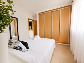 1 bedroom, iron/ironing board, internet, bed sheets - Apt  near center & port (Torrevieja)
