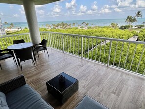 Outdoor dining - New! Stunning Expansive Gulf+Bay Sunset Views,LargeDeck, 2 Living Rms & 2 Bedrms (Naples)