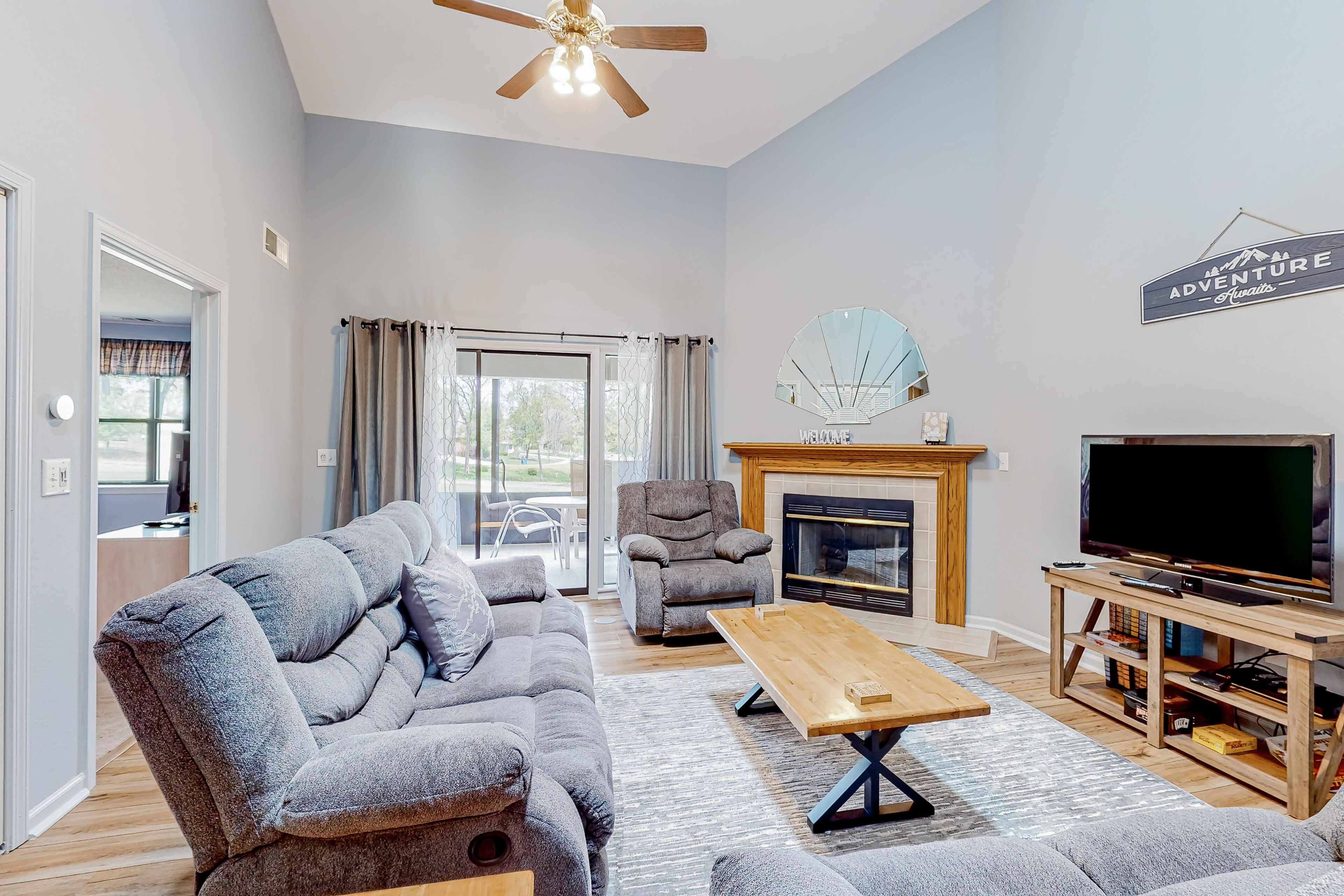 Inviting condo with pool, tennis, hot tub, balcony, fireplace, & W/D