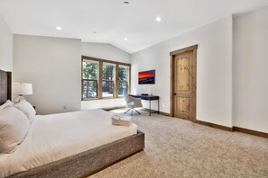 4 bedrooms, desk, iron/ironing board, free WiFi