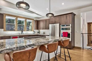 Fridge, microwave, oven, stovetop - Treetops Adventure Lodge: Designer Home+Hot Tub+AC (Tahoe Vista)