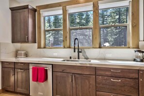 Fridge, microwave, oven, stovetop - Treetops Adventure Lodge: Designer Home+Hot Tub+AC (Tahoe Vista)