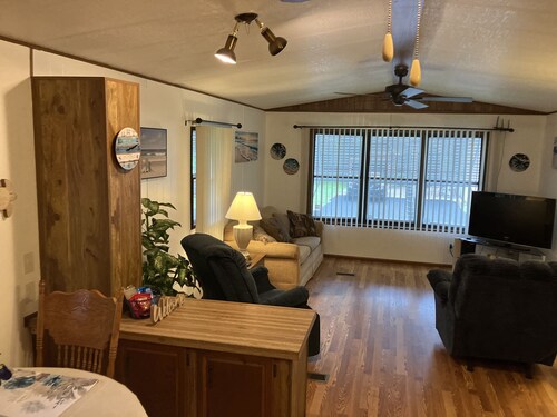 The Blue Palm, with Pool Access!