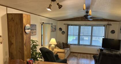 The Blue Palm, with Pool Access!