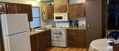 微波炉、烤面包机、搅拌机、厨具/餐具