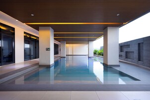 Una piscina cubierta