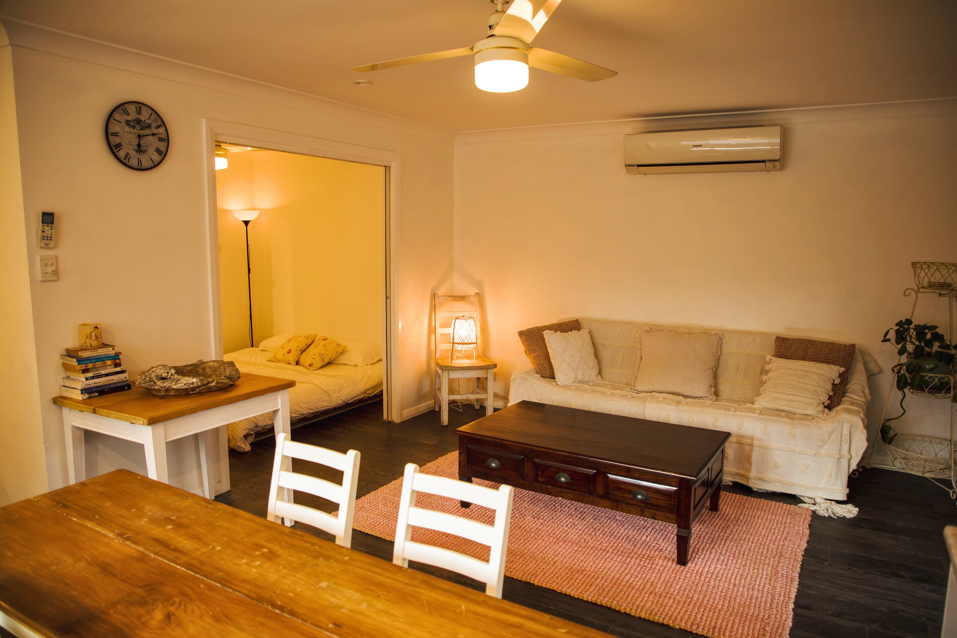 Stunning river views! Private guesthouse & courtyard close to nation park & more