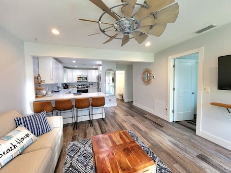 Smart TV. Near Siesta Key | Quiet, Family-Friendly, 3 Beds