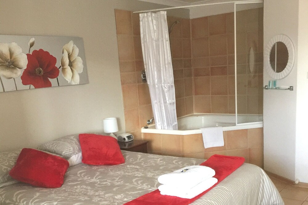 SPA Unit - in the Main St of the Historic Town of York.
