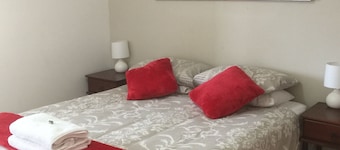 SPA Unit - in the Main St of the Historic Town of York.