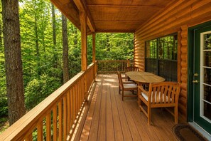 Outdoor dining - Chipmunk Chase: Let the Fun Run Wild (Gatlinburg)