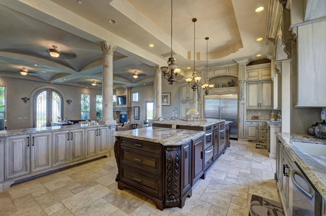 Beautiful and private estate . With breathtaking views.