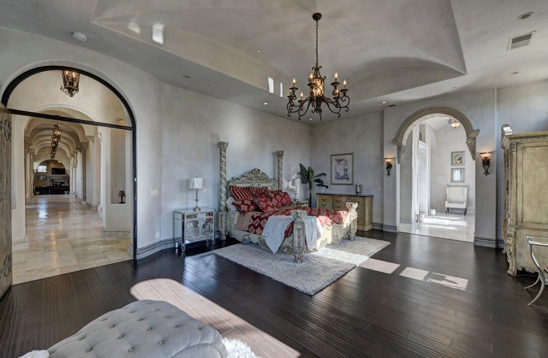 Beautiful and private estate . With breathtaking views.