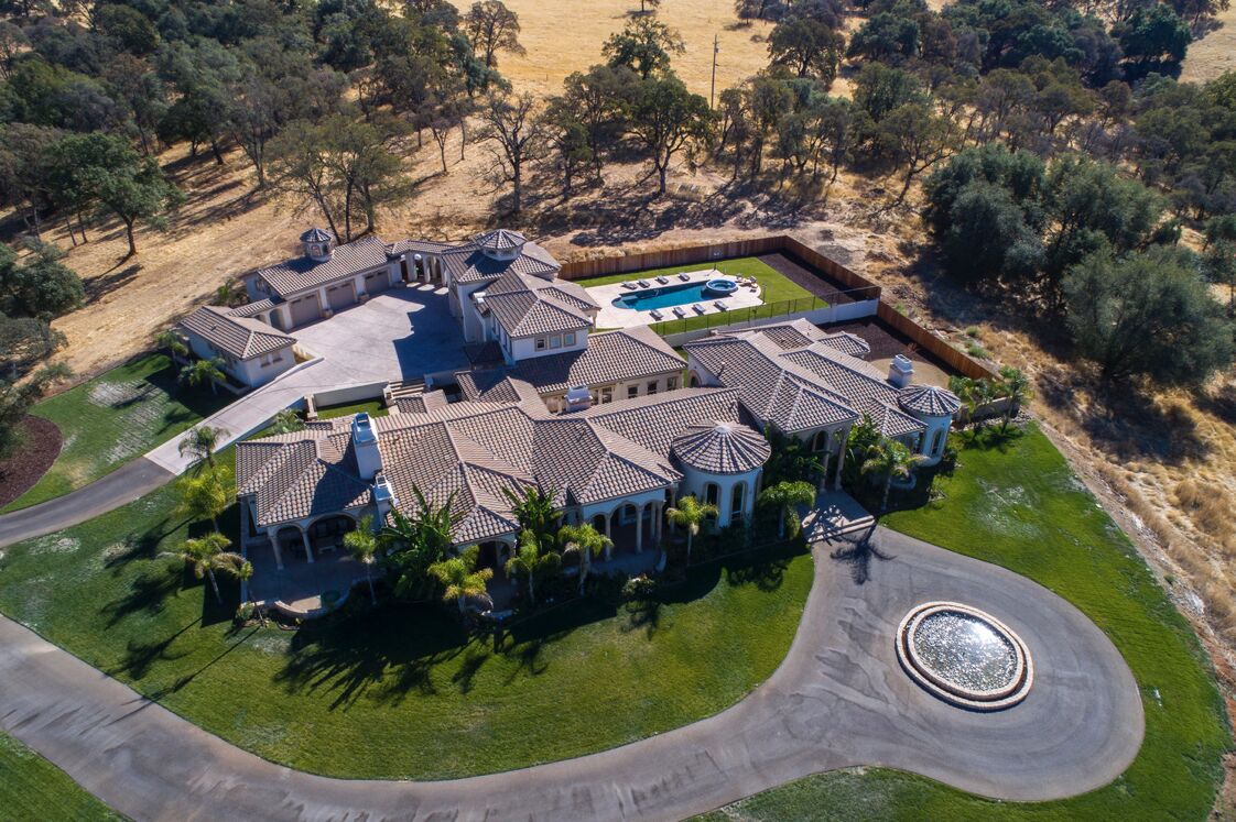 Beautiful and private estate . With breathtaking views.