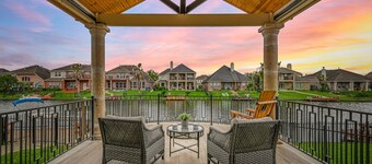 Modern Family Lake House,  Boat,  Hot tub, Shared Pool, Baby Necessities 