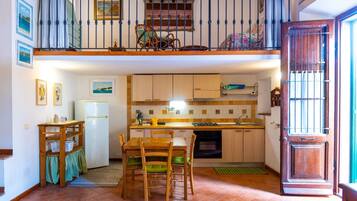 KĂŒhlschrank, Mikrowelle, Ofen