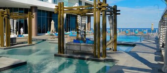 Luxury Ocean Views – Pool, Gym & Beach Access