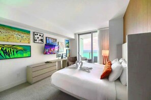 2 bedrooms, desk, iron/ironing board, WiFi - Luxury Ocean Views – Pool, Gym & Beach Access (Hollywood)