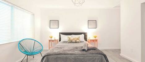 Silitysrauta/-lauta, Wi-Fi, vuodevaatteet