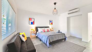 Iron/ironing board, WiFi, bed sheets