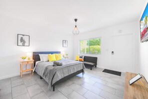 WiFi, bed sheets - Spacious Studio | 15 Min to Wynwood & North Beach (Miami)