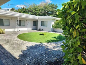 Property grounds - Studio Just Minutes from Design District (Miami)