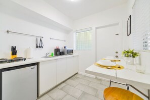 Fridge, microwave, stovetop, coffee/tea maker