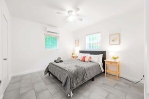 2 多间卧室、熨斗/熨衣板、WiFi、床单