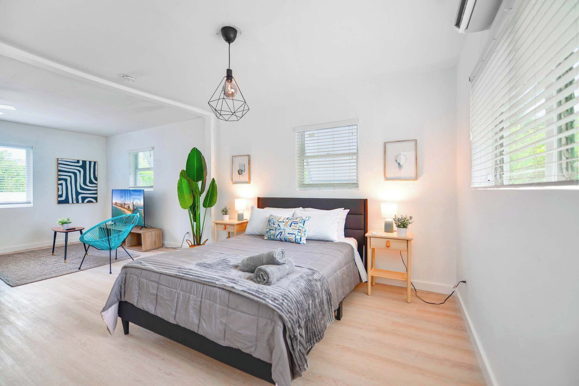 Iron/ironing board, WiFi, bed sheets