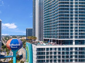 Exterior - Oceanfront Bliss — Balcony Views & Beach Access (Hollywood)