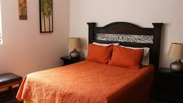 Standard Townhome, 1 Queen Bed, Non Smoking, Courtyard View | 1 bedroom, free WiFi, bed sheets