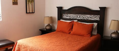 Standard Townhome, 1 Queen Bed, Non Smoking, Courtyard View | 1 bedroom, free WiFi, bed sheets