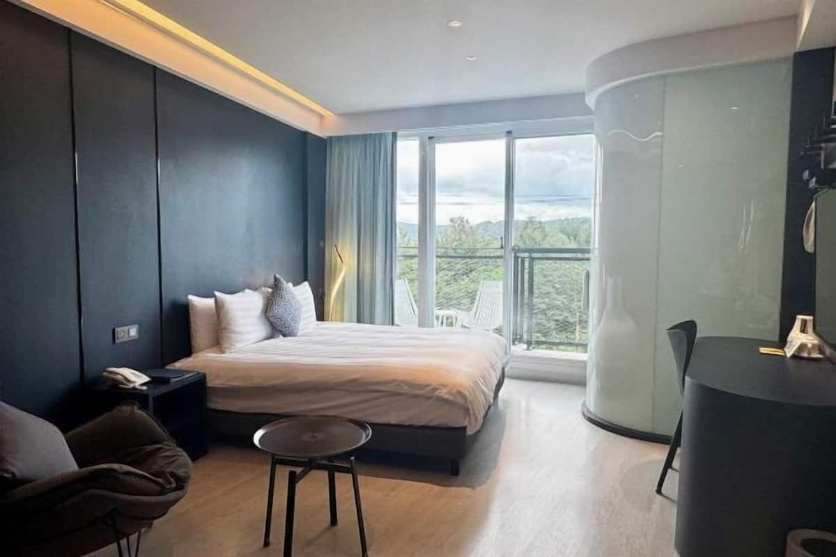 Blackout drapes, WiFi (free)