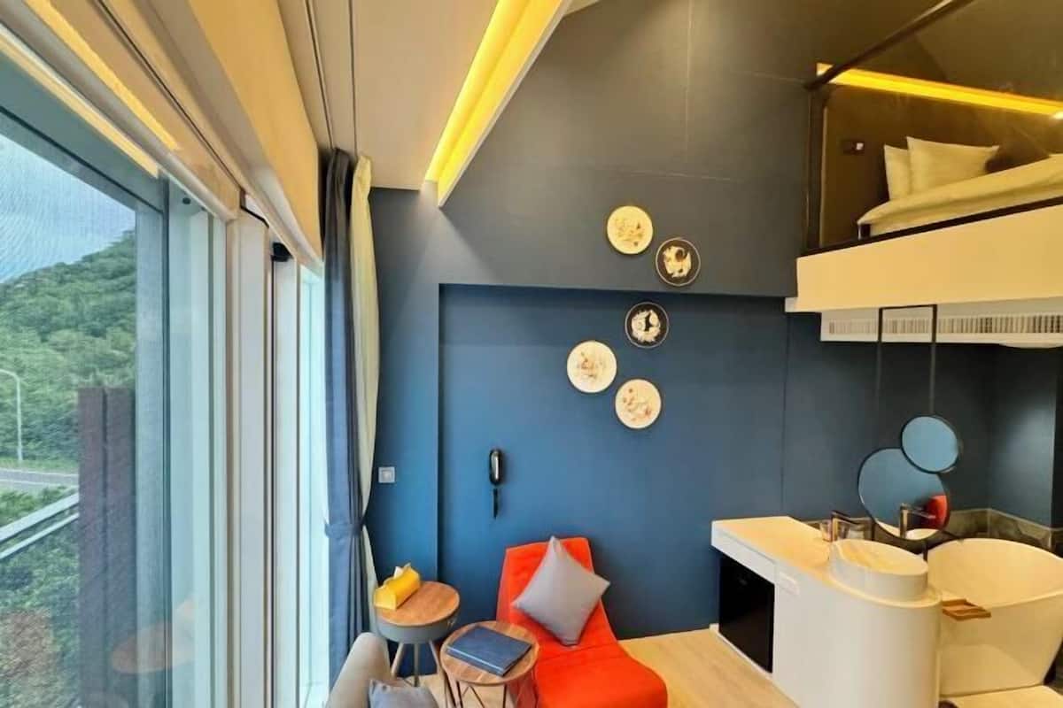 Blackout drapes, WiFi (free)
