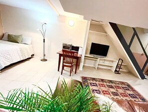 1 bedroom, desk, WiFi, bed sheets